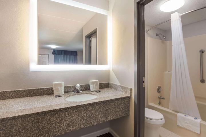2 Double Beds Accessible (2 of 9)