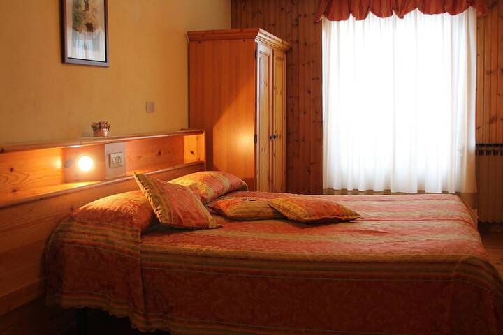 Room 3 of 27