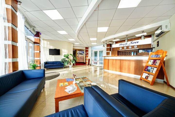 Entrance & Lobby