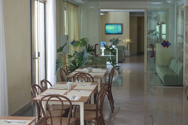 Dining 65 of 86