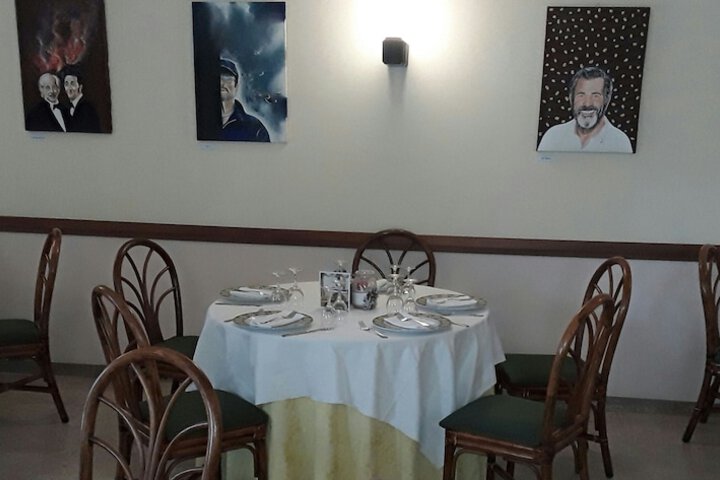 Dining 30 of 36