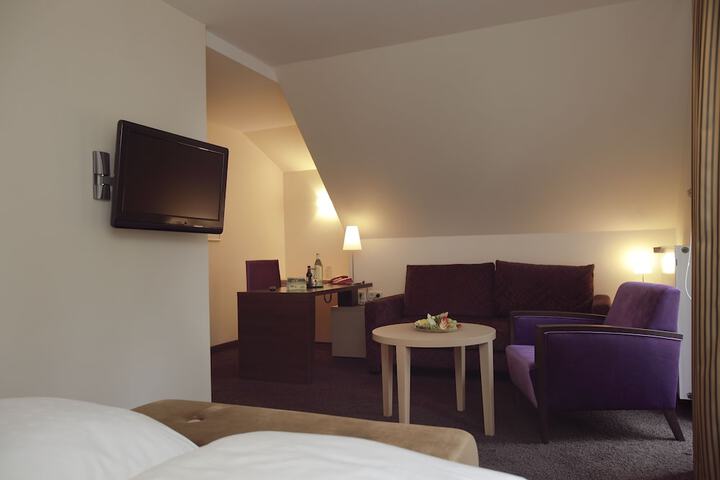 Room 9 of 182