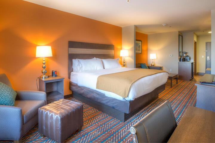 1 King Bed (12 of 12)