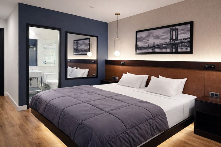 Room 9 of 40