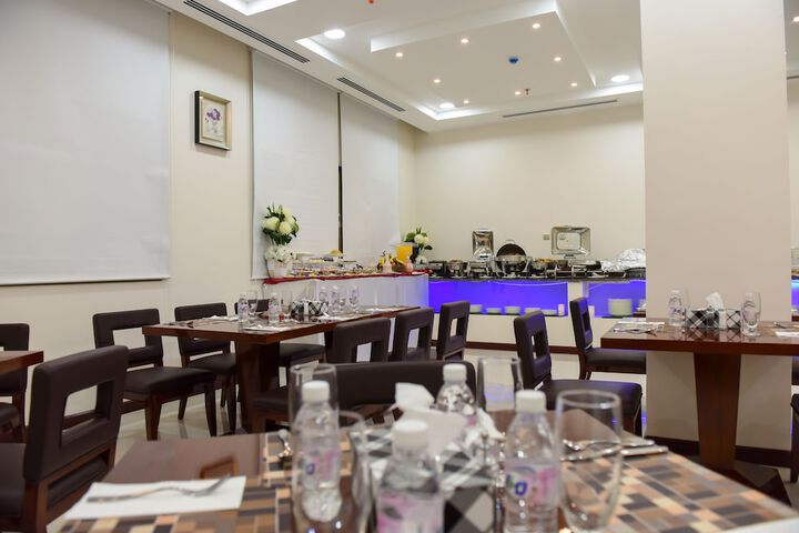 Dining 39 of 61