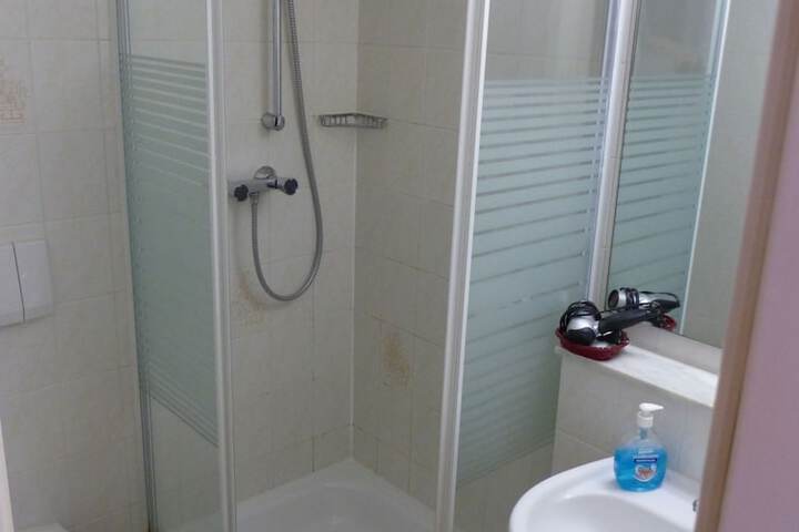 Room 32 of 51