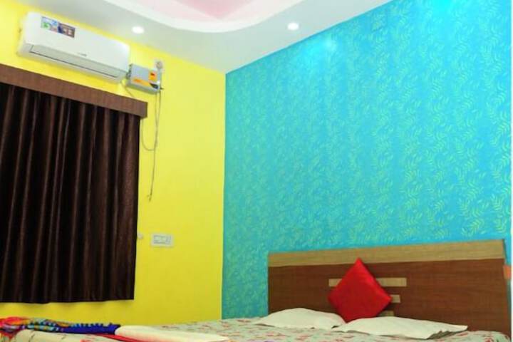 Room 9 of 27