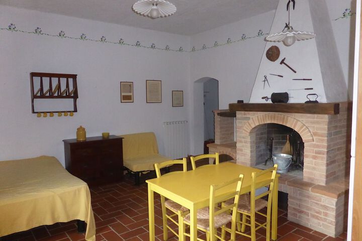 Room 20 of 33