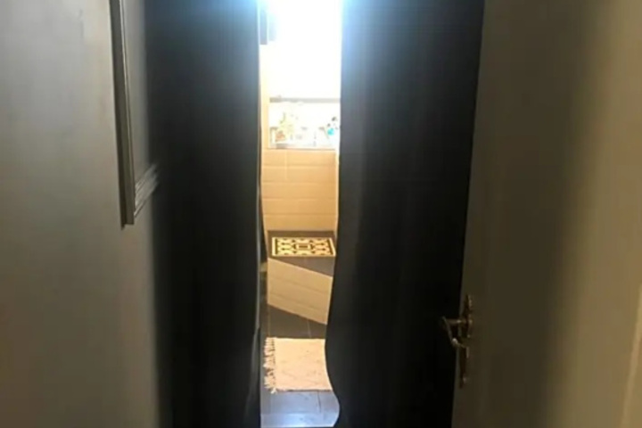 Room 10 of 12