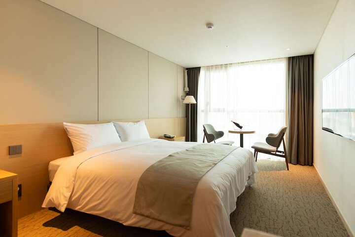 Room 8 of 61