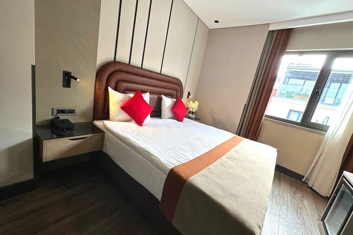 Room 14 of 96