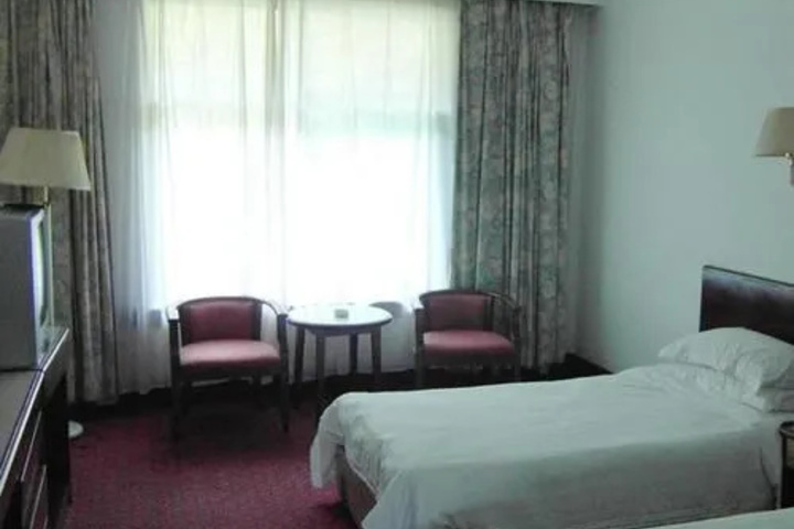 Room 3 of 8