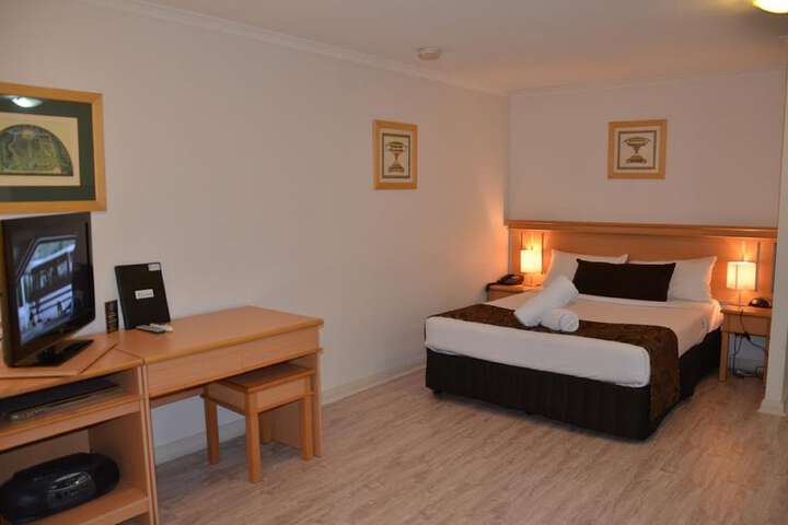 Room 5 of 37