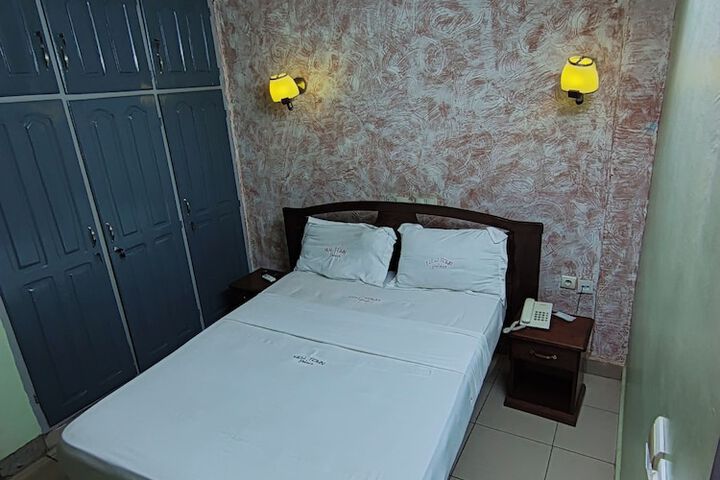 Room 18 of 99