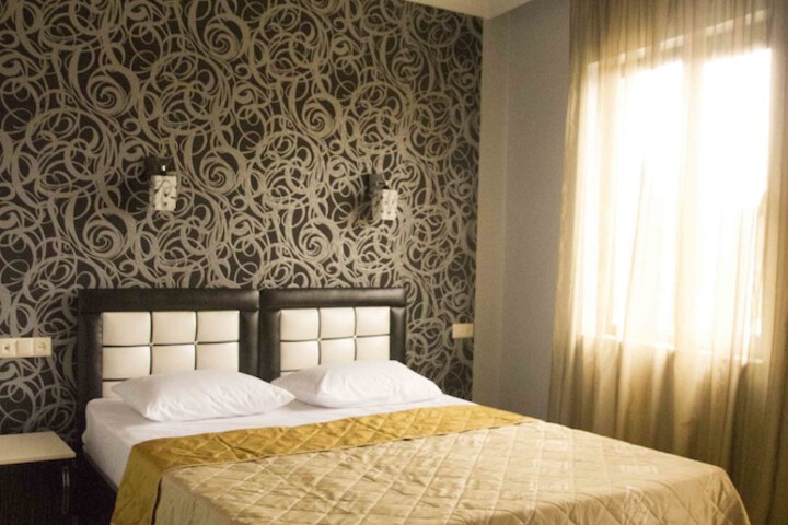 Room 6 of 34