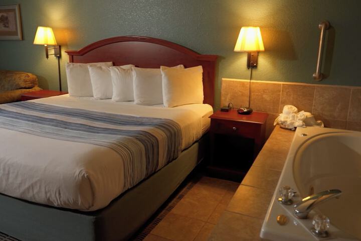 1 King Bed (6 of 12)