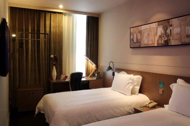 Room 12 of 29