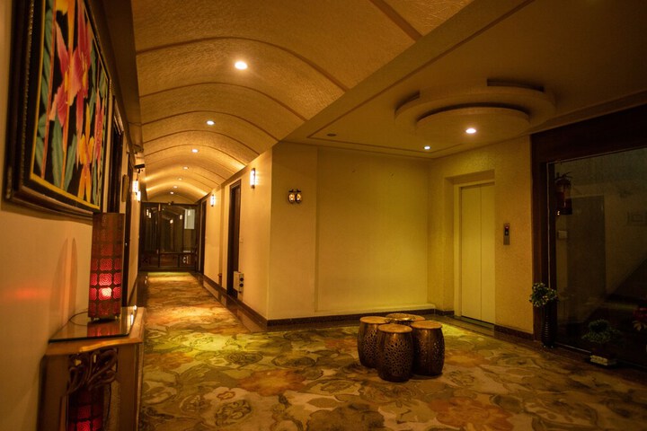 Ballroom/Hall 43 of 48