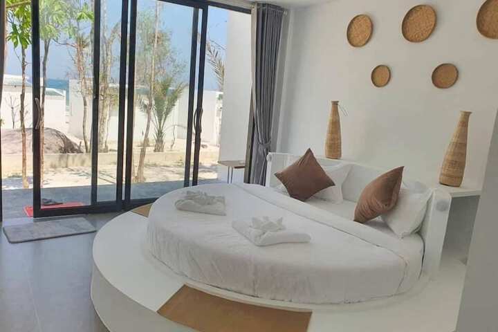 Room 5 of 17