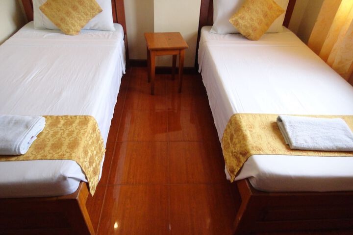 Room 5 of 38