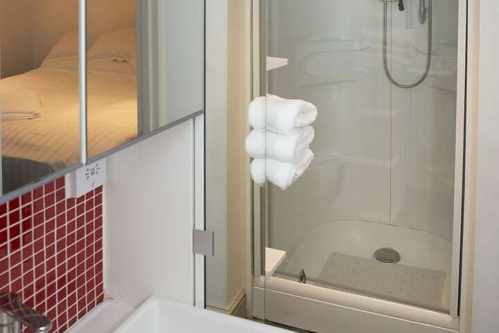 Room 12 of 25
