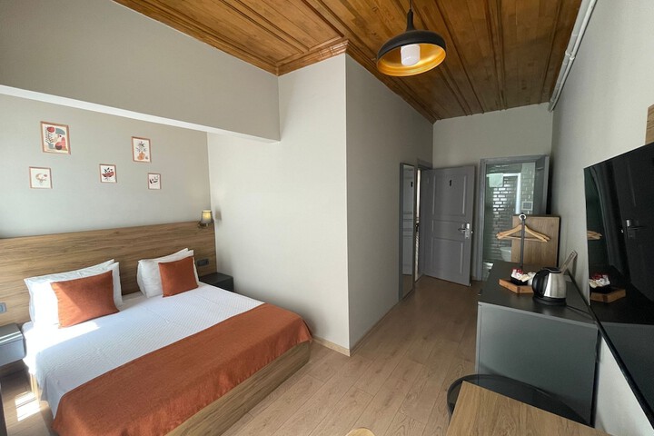 Room 43 of 72