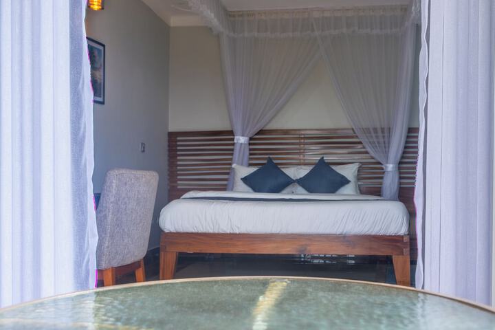 Room 15 of 53