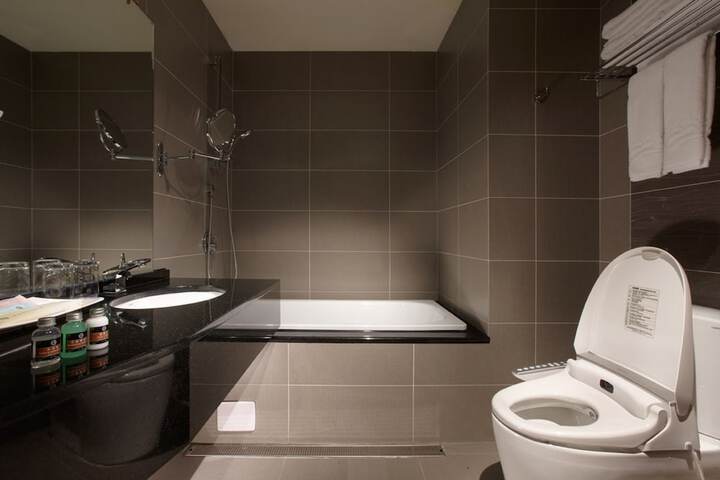 Room 20 of 35