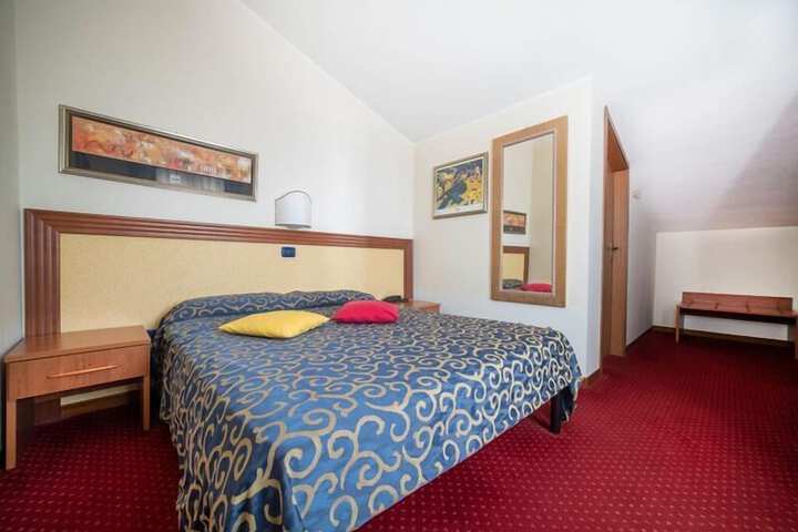 Room 17 of 36