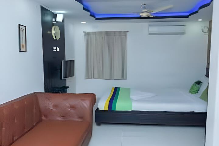 Room 4 of 17