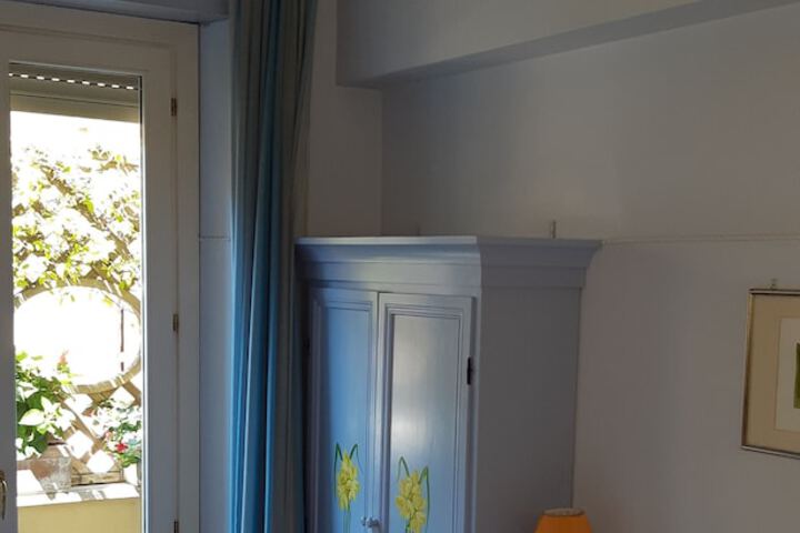 Room 35 of 76
