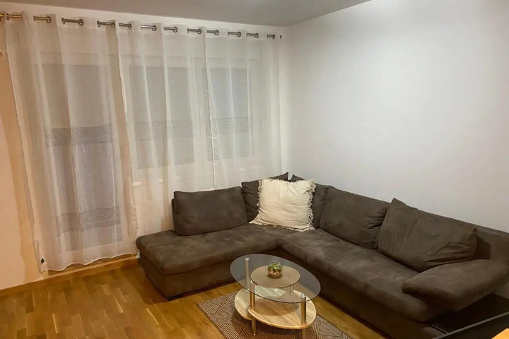 Room 9 of 11