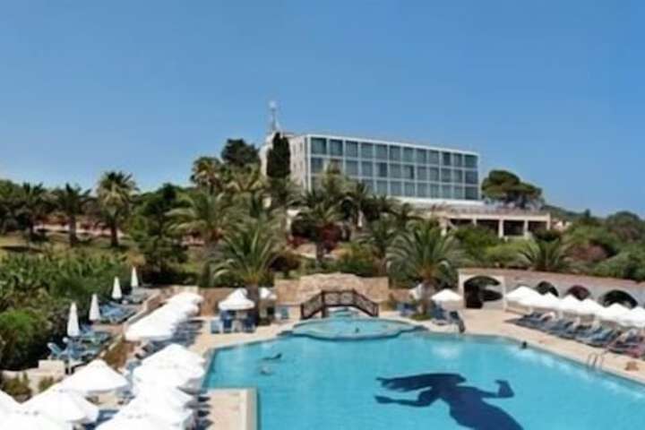 Pools & Facilities
