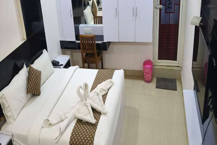 Room 3 of 10
