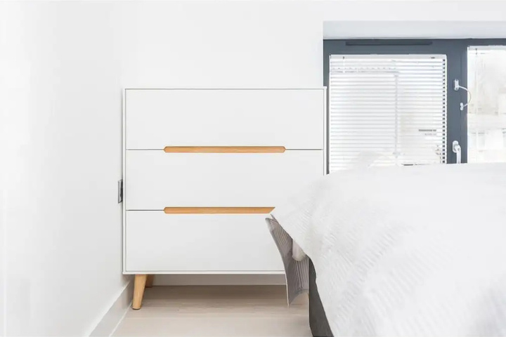 Room 5 of 16