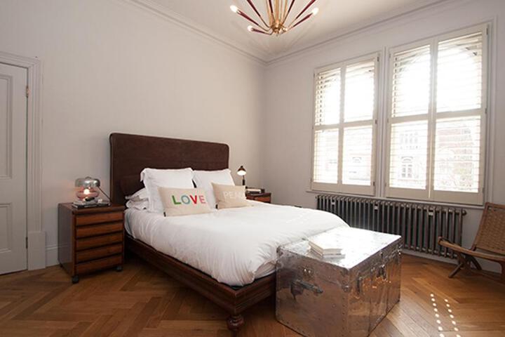 Room 3 of 9