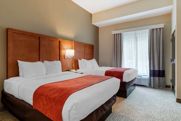 1 King Bed Suite (3 of 14)