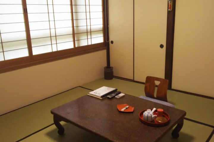 Room 13 of 79