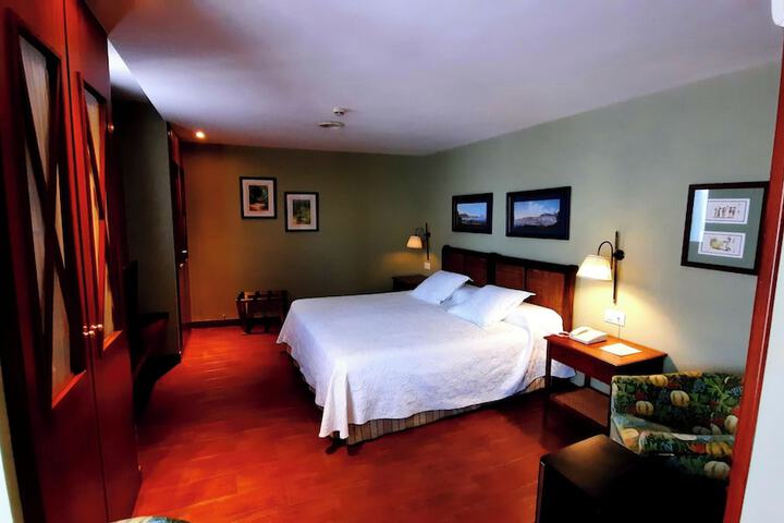 Room 10 of 76