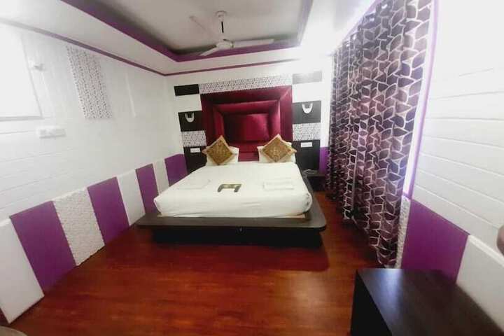 Room 9 of 24