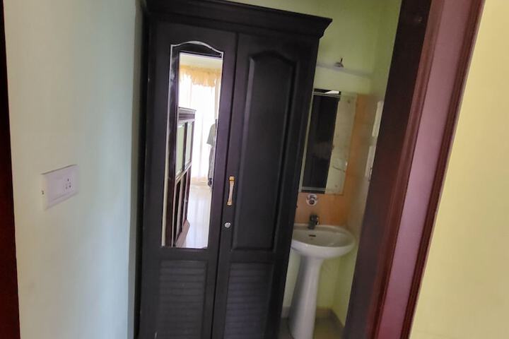 Room 6 of 27