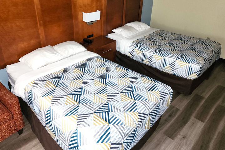 2 Full Beds | Suite Micfridge (1 of 13)