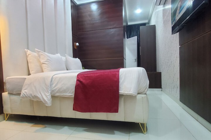 Room 16 of 79