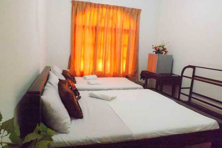 Room 8 of 9