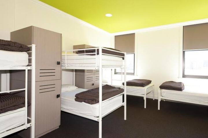 BOUNCE HOTEL - HOSTEL