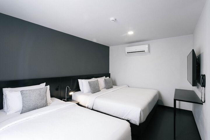 Room 5 of 82