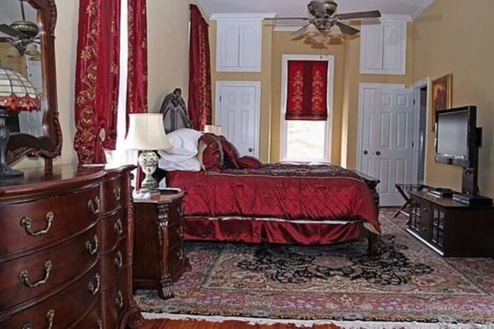 Room 24 of 123