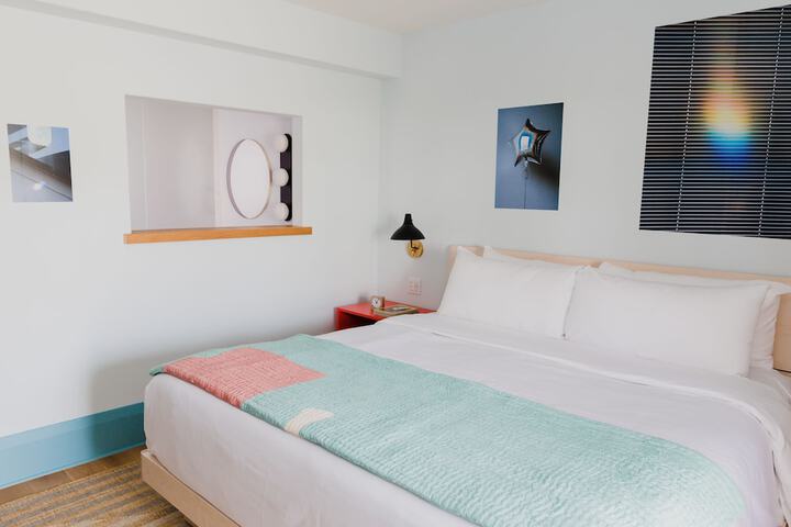 Studio King Size Bed (1 of 4)