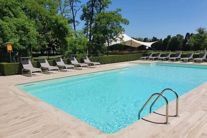 Pool 12 of 32