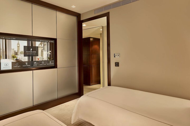 Room 49 of 98
